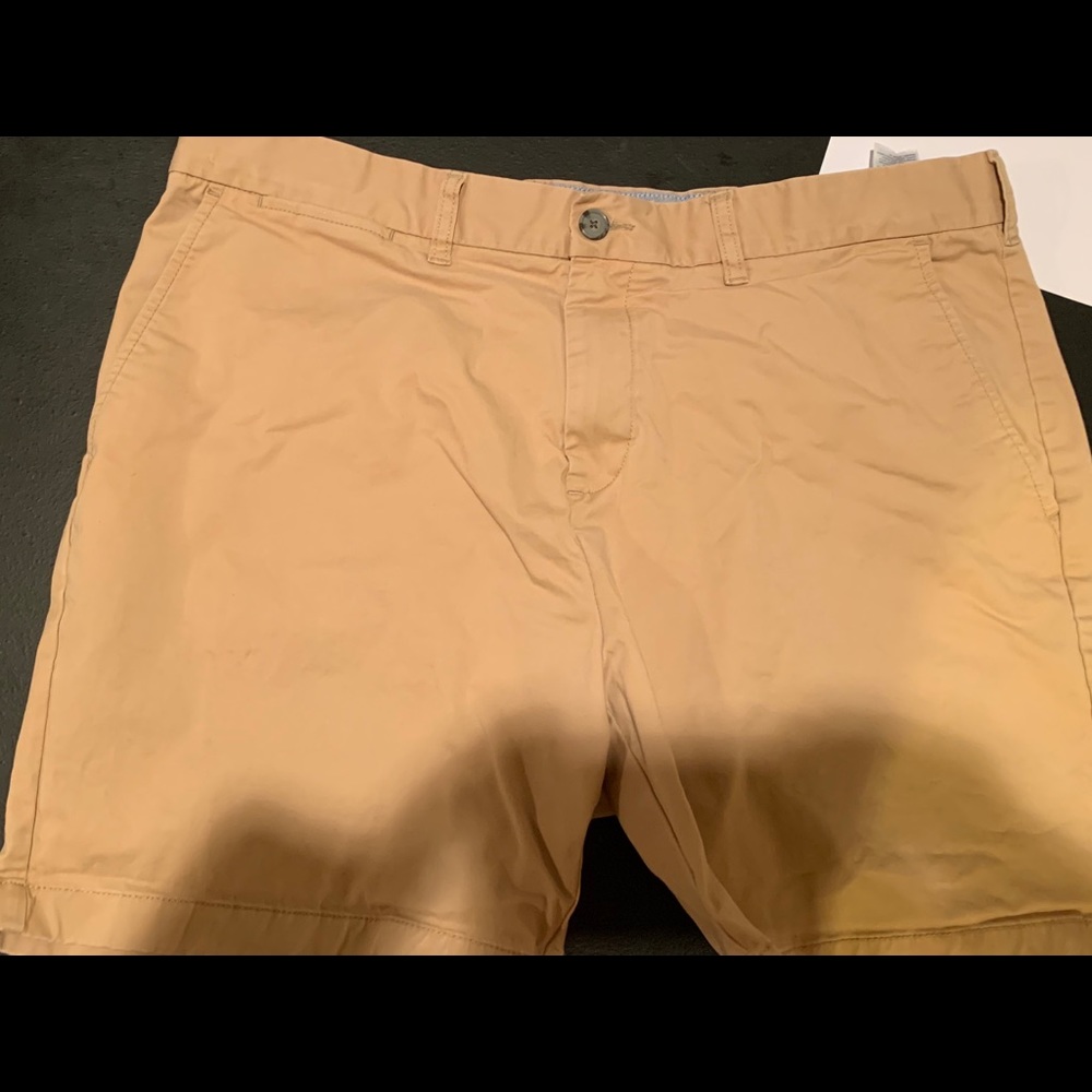 Tommy Hilfiger Men’s Khaki Shorts Size 38